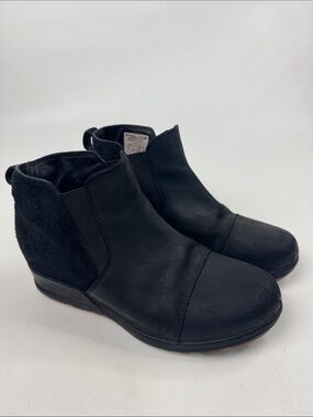 Sorel Black leather Chelsea Wedge ankle Booties Size 8.5 Pull on Cushioned
